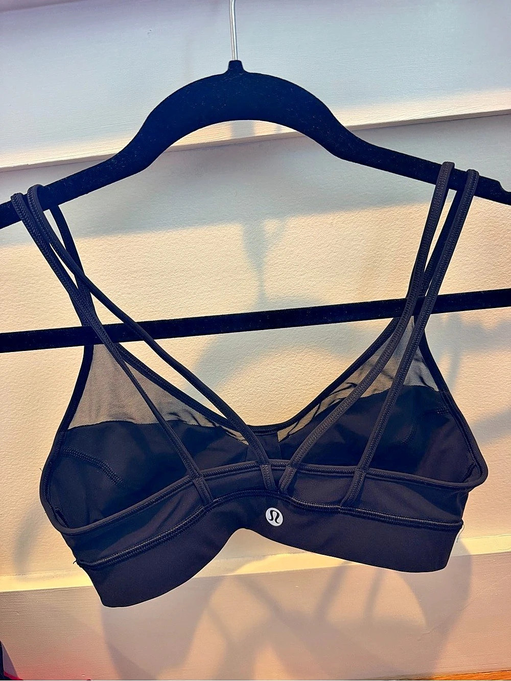lululemon Women's Strappy Sports Bra Black Size 4 Like New